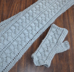 Pyramid Lace Mitts in Allegro Aran