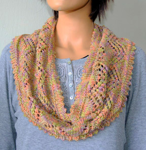 Chevron Lace Cowl in Panda Pearl